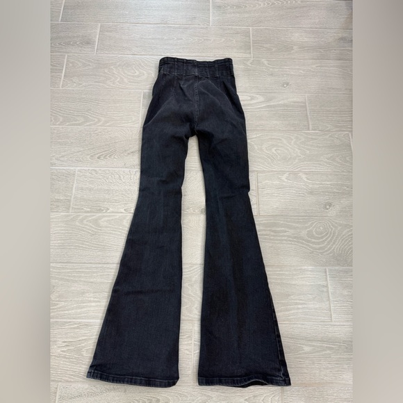 FREE PEOPLE WE THE FREE Black Stretchy Flared Jeans Size 25 GUC - Picture 2 of 5